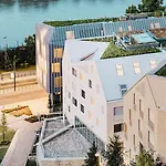 Vydrica Loft By Castle&Danube - Old Town- Privat Parking Included Appartamento