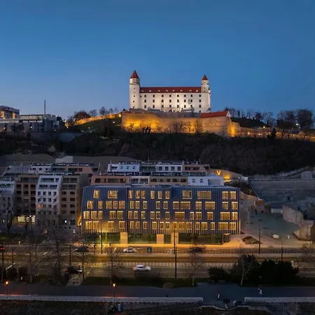 Premium Loft By Castle&danube River Old Town Free Parking