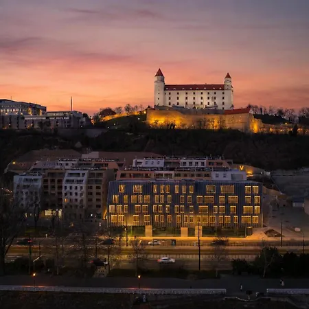 Vydrica Loft By Castle&danube Riverside Parking Free