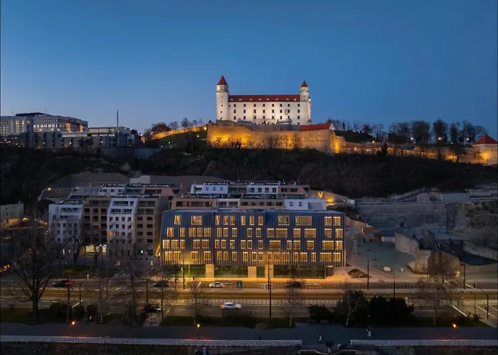 Chic Loft By Castle&danube Old Town Free Parking