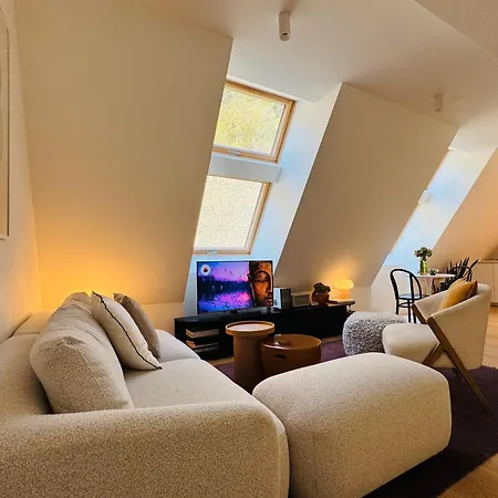 Chic Loft By Castle&danube Old Town Free Parking
