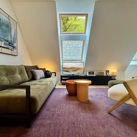 Elegant Loft By Castle&danube Old Town Free Parking