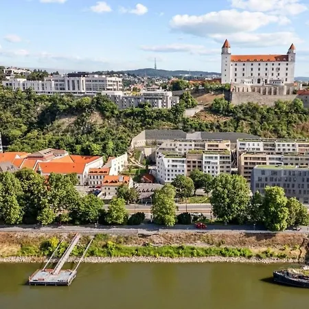 Chic Loft By Castle&danube Old Town Free Parking Apartmán