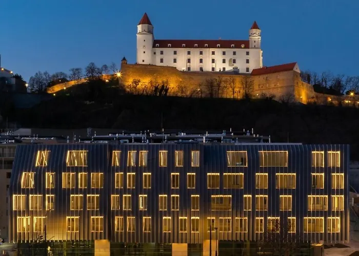 Chic Loft By Castle&danube Old Town Free Parking