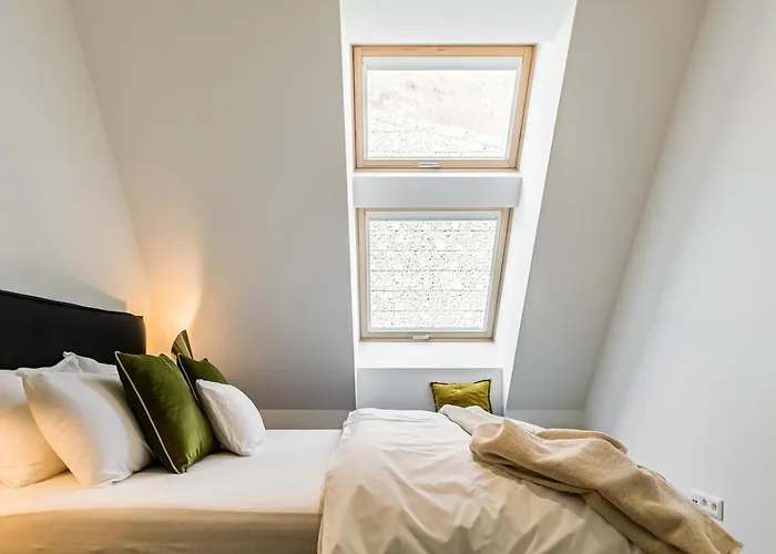 Elegant Loft By Castle&danube Old Town Free Parking