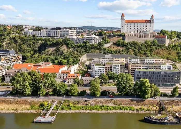 Chic Loft By Castle&danube Old Town Free Parking Apartmán